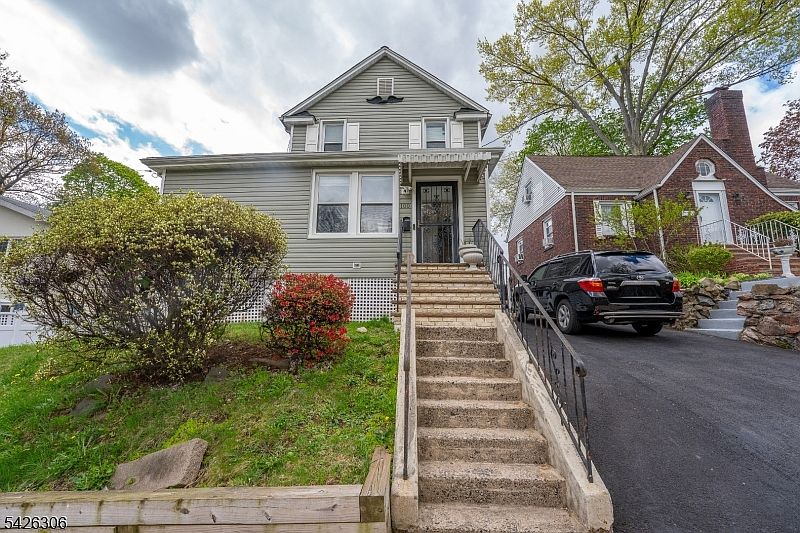 1st image of 100 Washington Pl