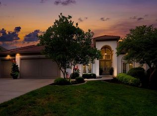 12026 NW 70th St, Parkville, MO 64152