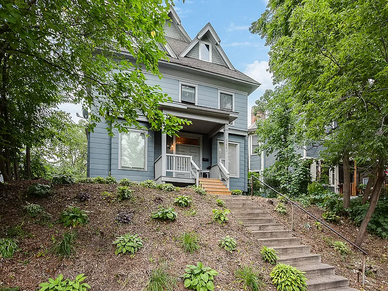 2420 Lyndale Ave S — Photo 2