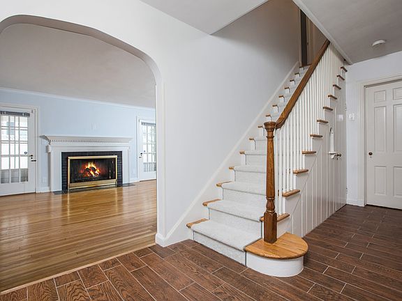 2nd image of 11 Roosevelt Pl
