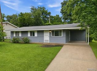 404 Spring Meadows Dr, Ballwin, MO 63011