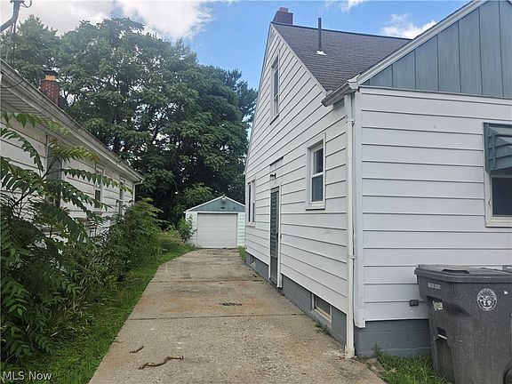 2nd image of 568 E Lucius Ave