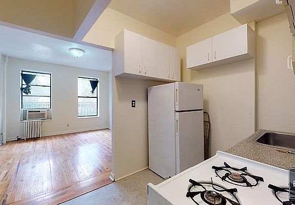 3rd image of 414 E 73rd St #3F