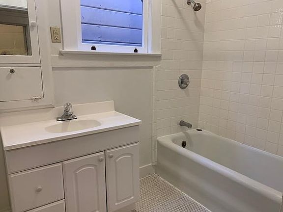 5th image of 355 15th Ave APT 2
