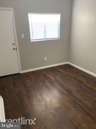 5th image of 908 E Schiller St #1F