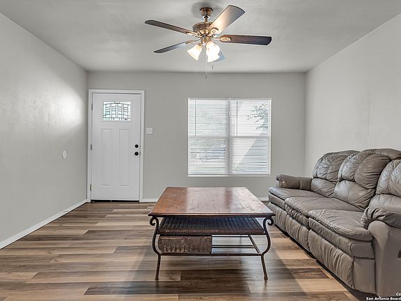 4th image of 7816 Winsford Dr