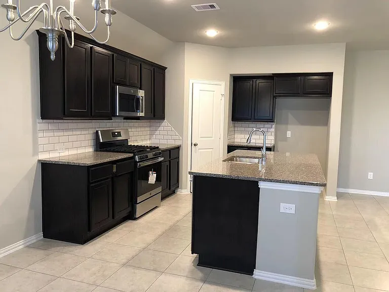 8411 Remington Bluff Ln — Photo 9
