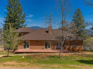 169 Hillsview Ln, Mountain Ranch, CA 95246