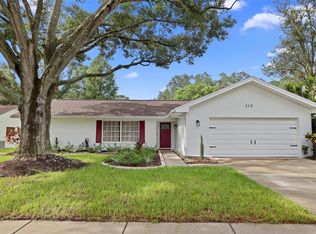 310 Woodland Ct, Safety Harbor, FL 34695