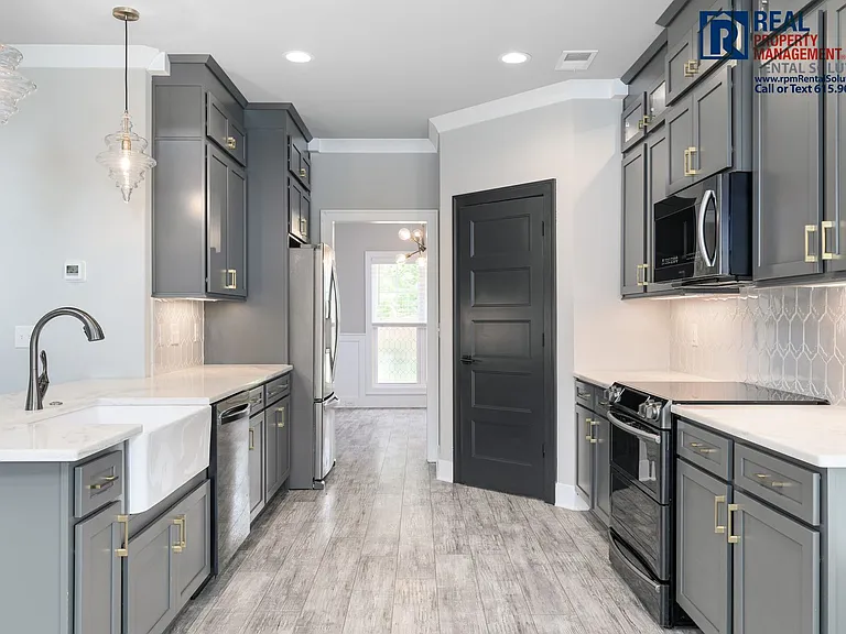 3527 Pershing Dr — Photo 8