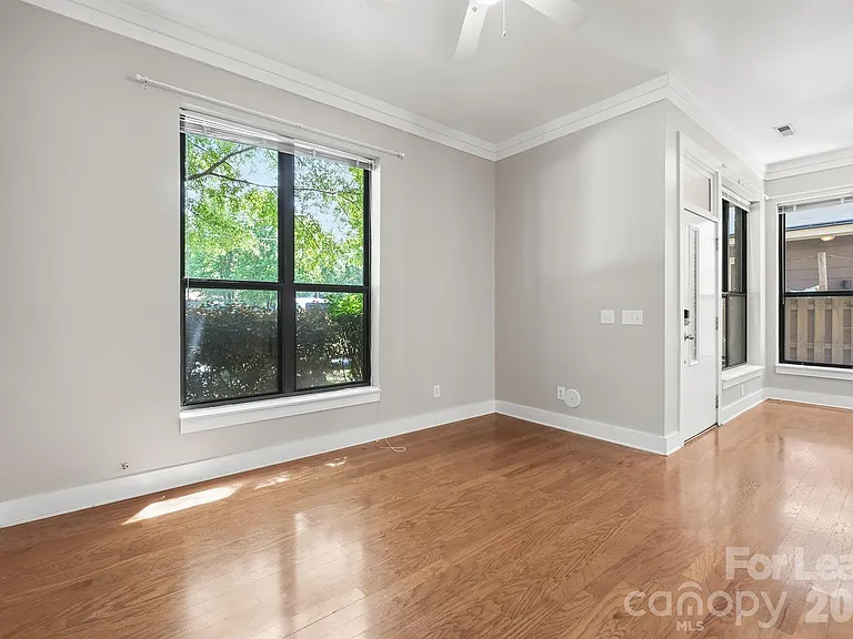 3435 Spencer St — Photo 13