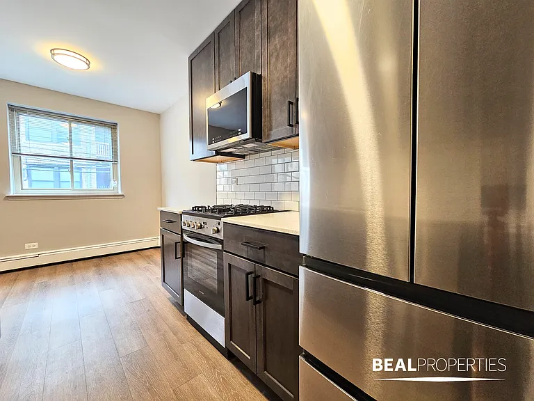 528 W Oakdale — Photo 28