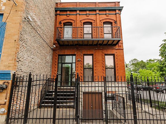 2nd image of 1353 S Ashland Ave Unit 2