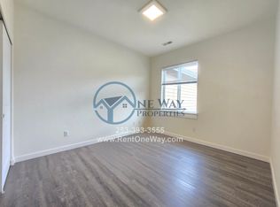 1918 Grandview Dr W, Tacoma, WA 98466