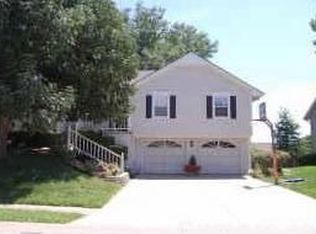 1121 NE Hendrix Dr, Lees Summit, MO 64086