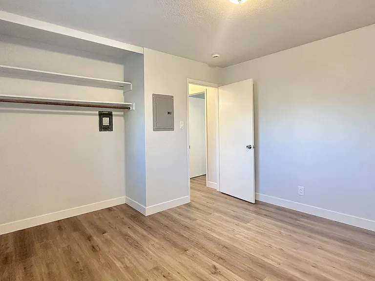 303 Pine Ave — Photo 9