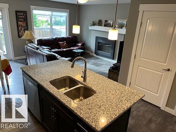 3rd image of 138 Reed Pl