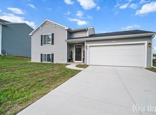808 Hollyhock Dr, Greenville, MI 48838