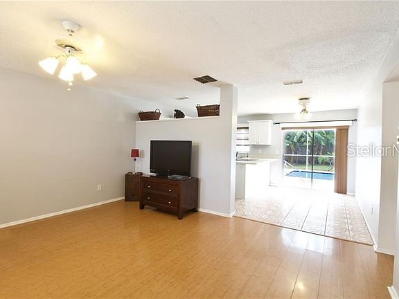 3rd image of 2588 Elderberry Dr
