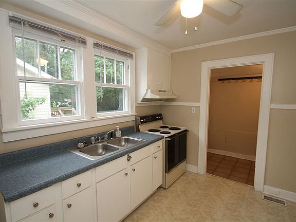 5th image of 310 Oriel Ave