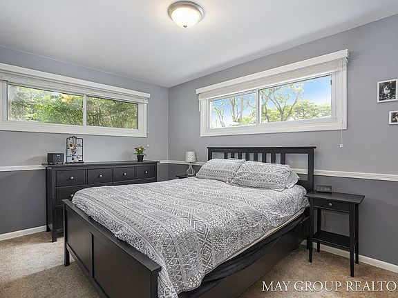5th image of 1723 Herrick Ave NE