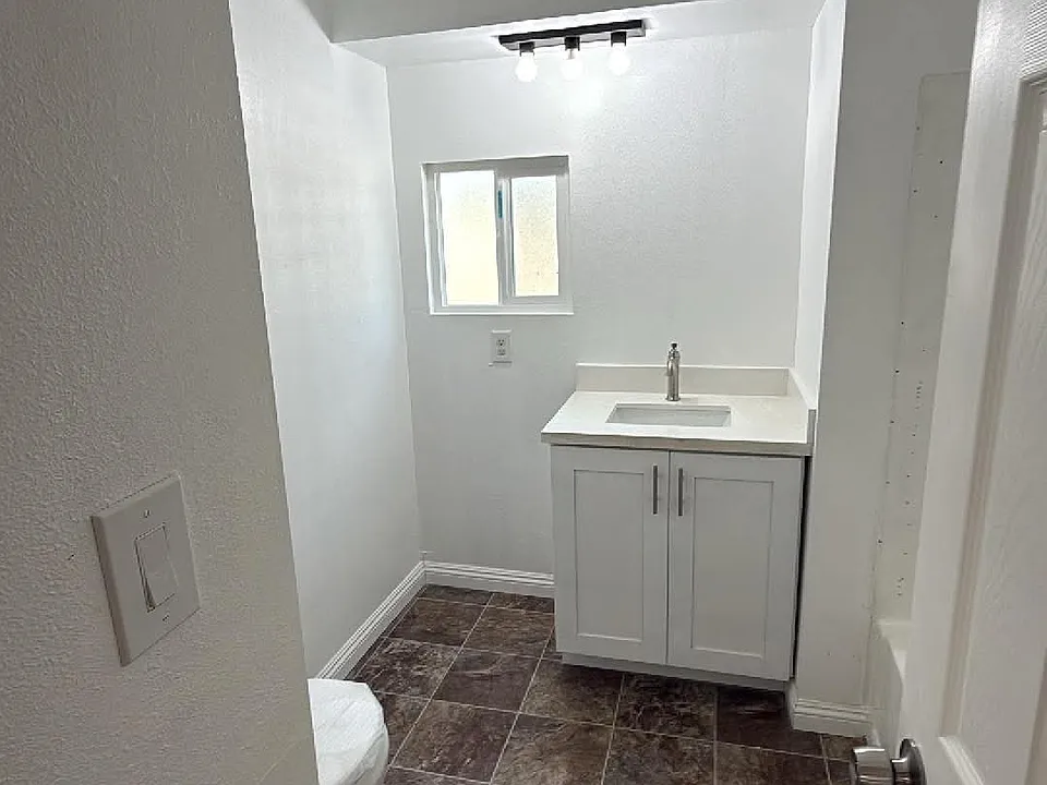 0 Esperanza Ave #0