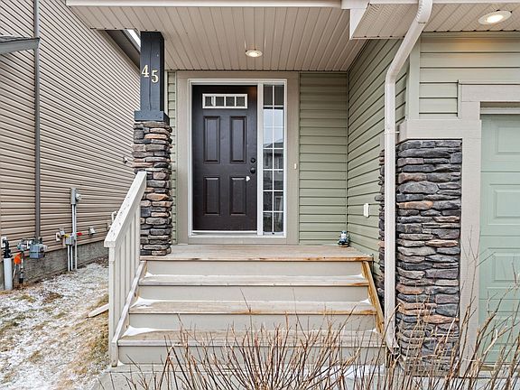 3rd image of 45 Meadowview Ct