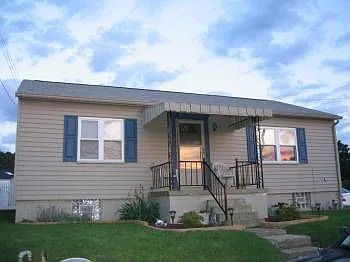 1002 Charles St photo 1