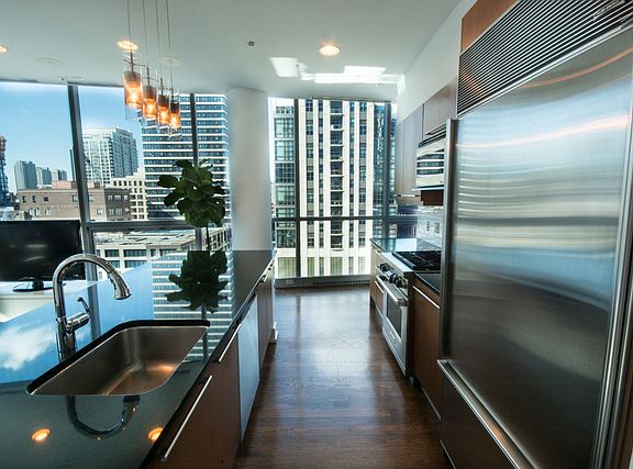 5th image of 110 W Superior St #902