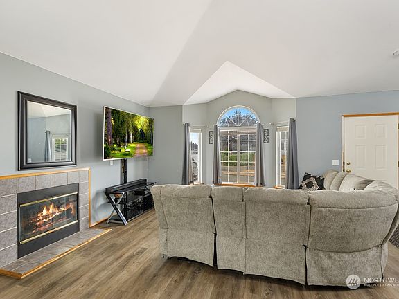5th image of 3821 52nd Avenue NE
