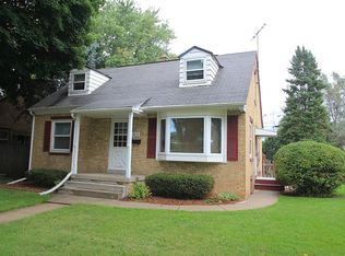 909 S Grand Ave, Waukesha, WI 53186