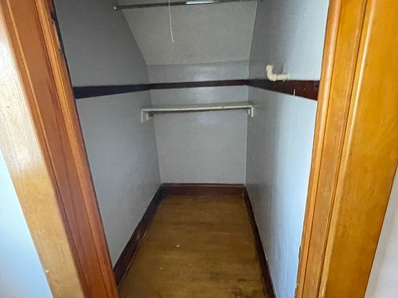 2nd image of 3718 Oakland Ave APT 2