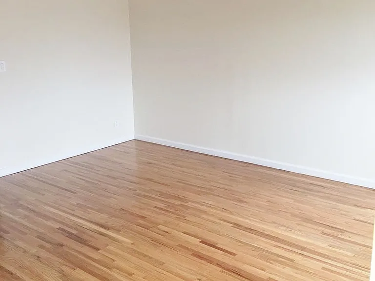 25-22 47th St #3F — Photo 6