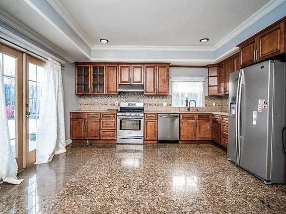 4th image of 207 Halladay St