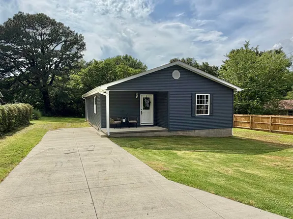 412 Greenlawn St, Greenfield, TN 38230