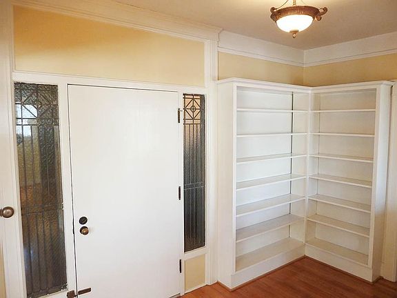 Built in Bookshelves in Foyer