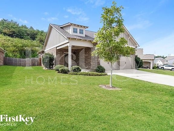 2nd image of 1420 Woodridge Pl