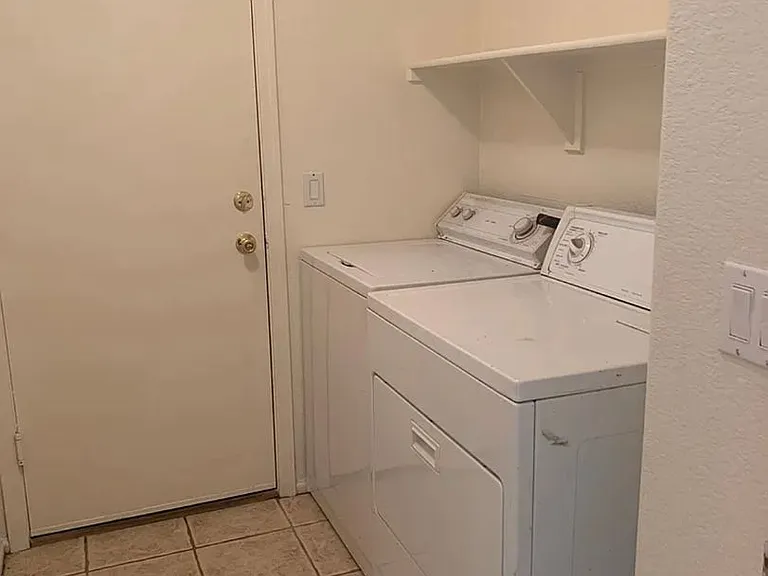 978 E Monteleone St — Photo 10