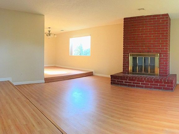 5th image of 7052 White Oak Ave