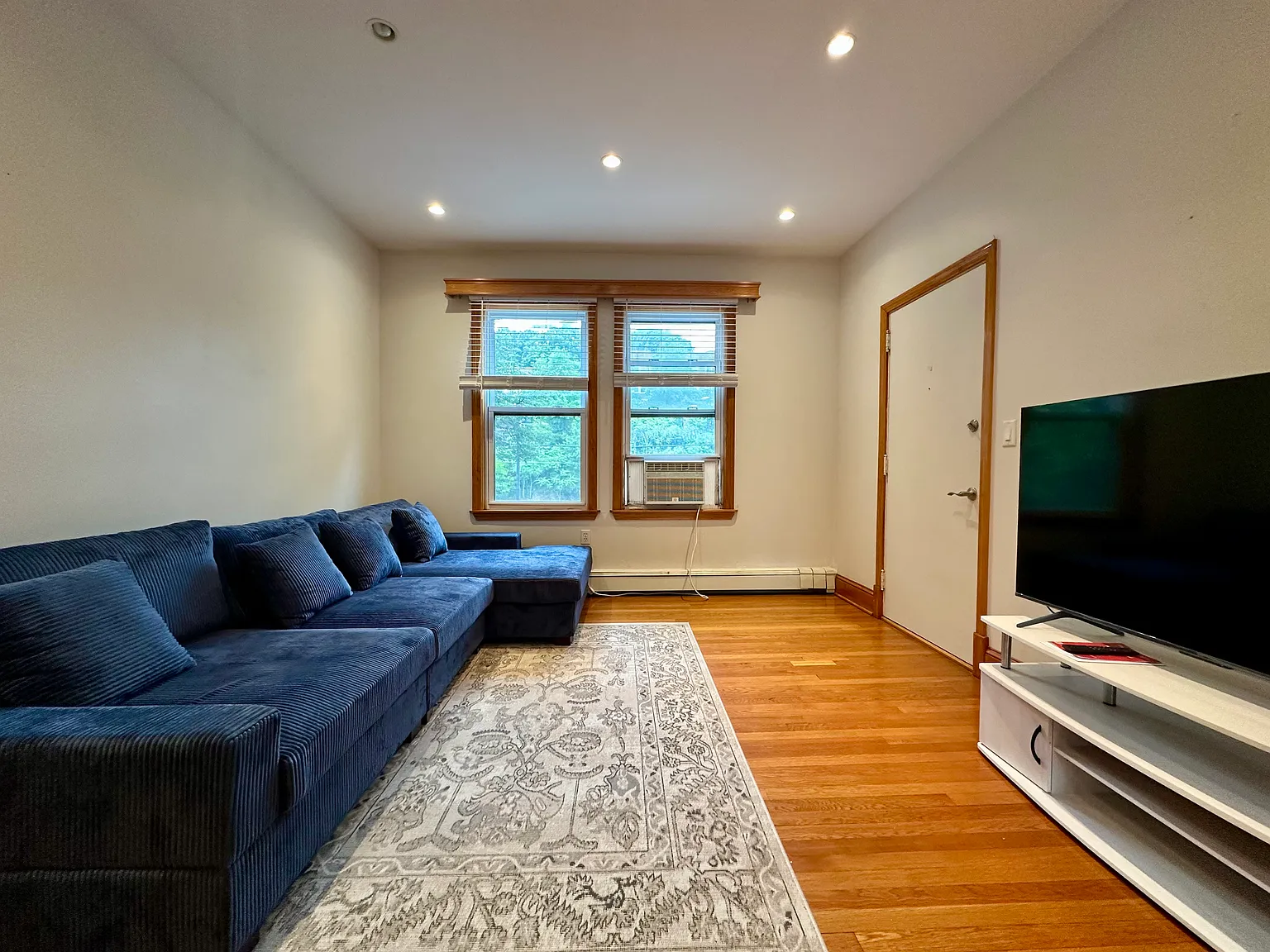 2 bed, 800 sqft, $2,800 — Photo 2