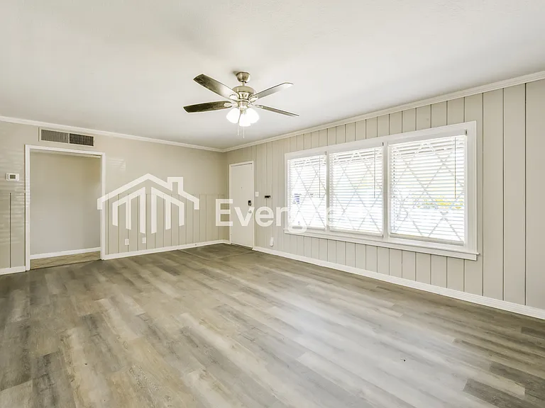 442 W Detroit St — Photo 3
