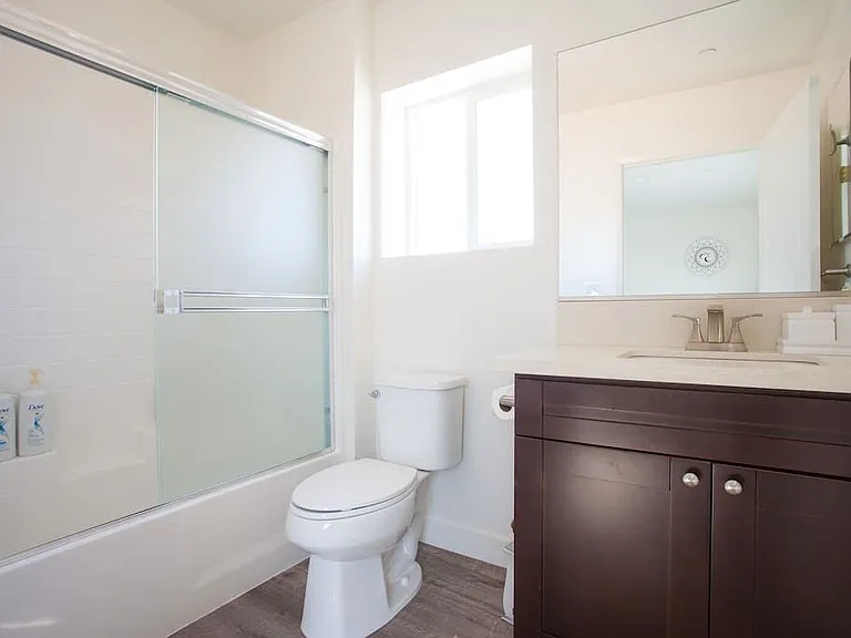 644 N Harvard Blvd #204 — Photo 8