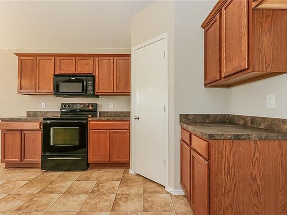 2nd image of 7504 Somervell St