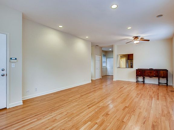 5th image of 4030 N California Ave #1
