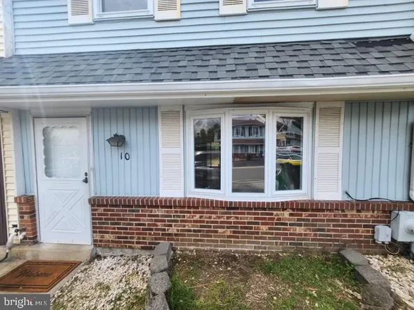 10 Margit Ln, Wilmington, DE 19810
