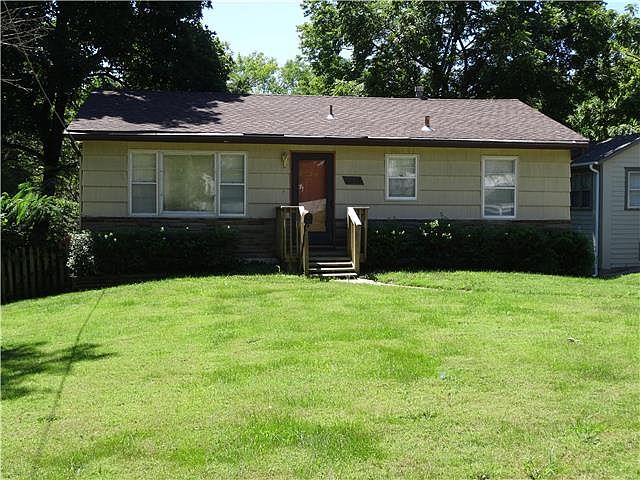 1st image of 1815 E 85th St