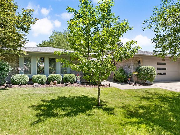 3rd image of 893 Brewster Ln