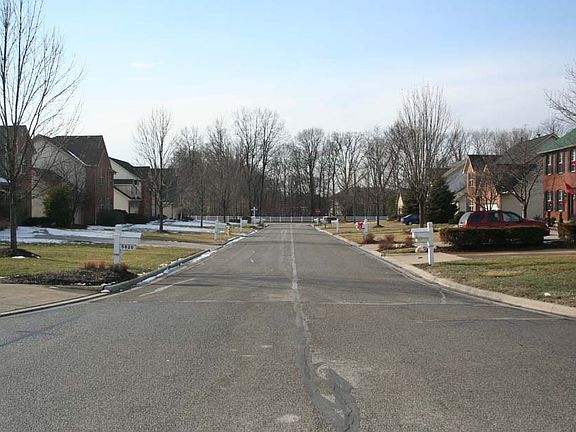 3rd image of 5853 Honors Ct