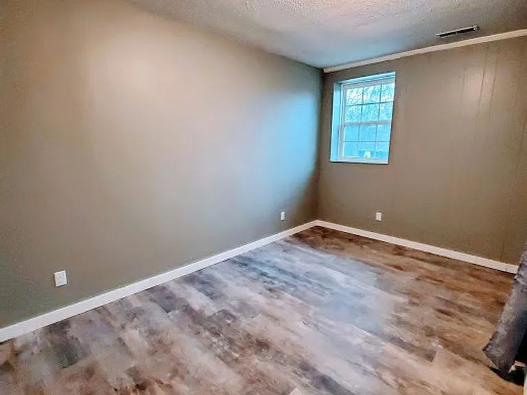 3990 Seven Springs Rd — Photo 8