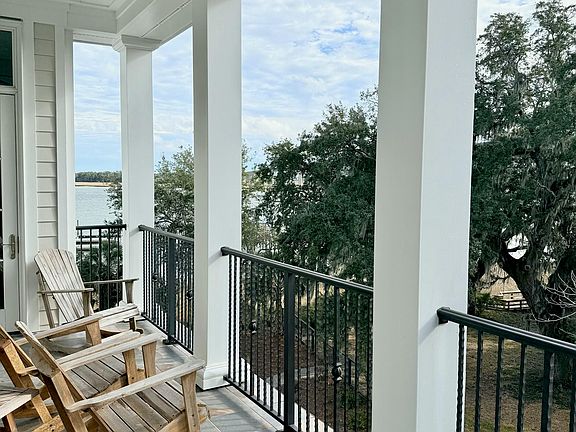 2nd image of 108 Fairbanks Oak Aly #403